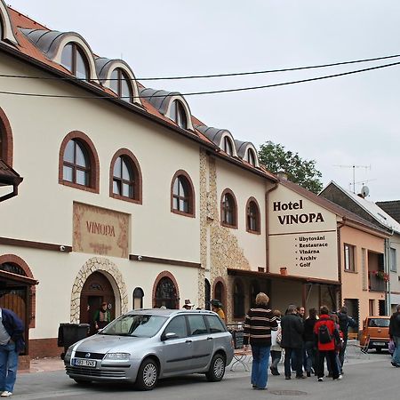Hotel Vinopa Hustopeče Exteriör bild
