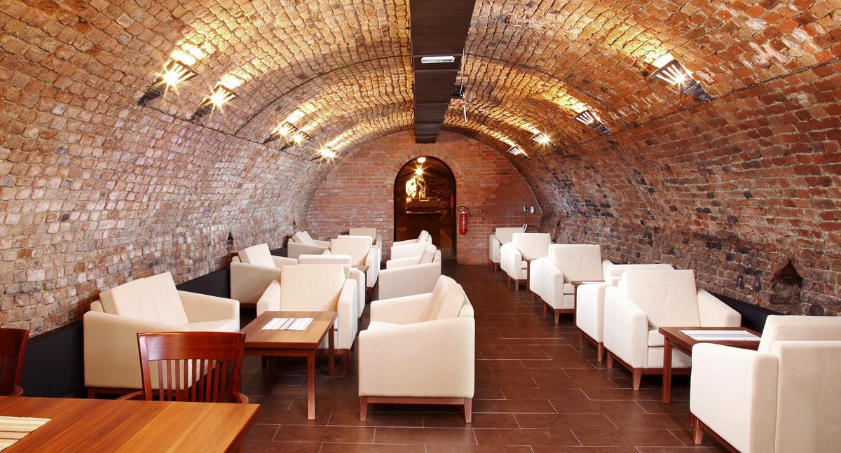 Hotel Vinopa Hustopeče Exteriör bild