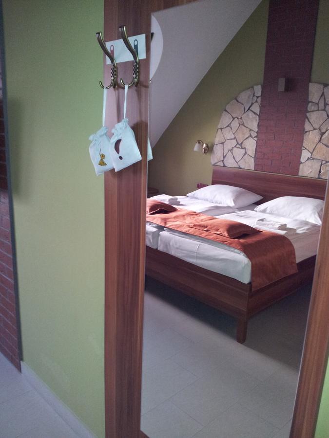 Hotel Vinopa Hustopeče Exteriör bild