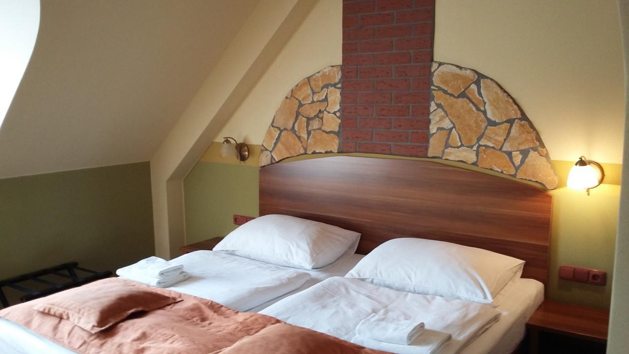 Hotel Vinopa Hustopeče Exteriör bild